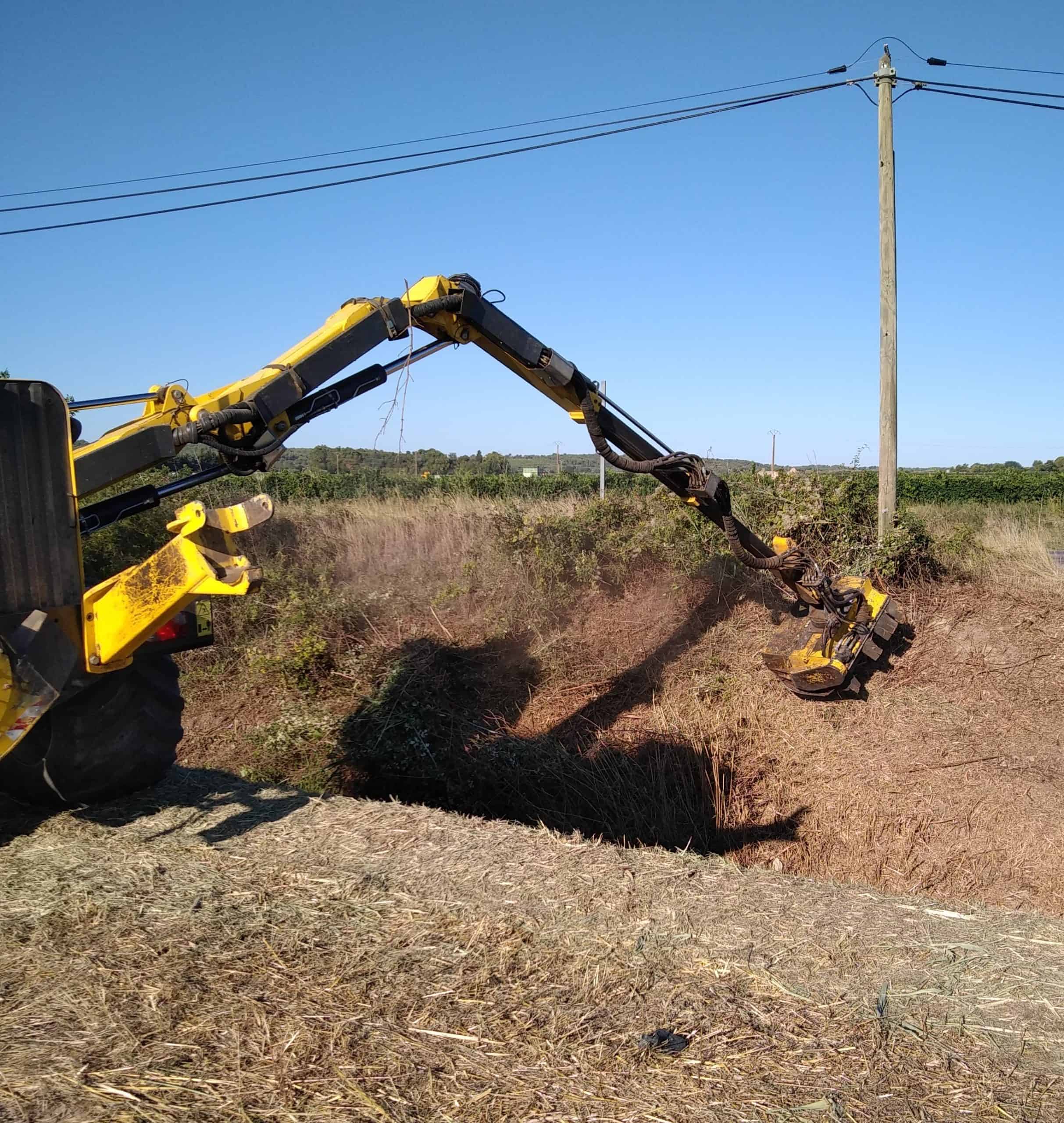 Faucardage en plein de l'Escatte à Calvisson